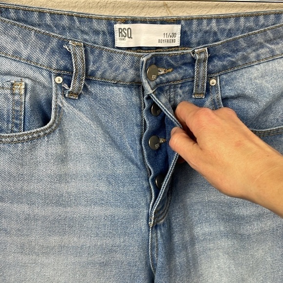 RSQ Boyfriend Jeans Tillys Loose Distressed Light Wash Blue Button Fly Sz 30 - Picture 4 of 12